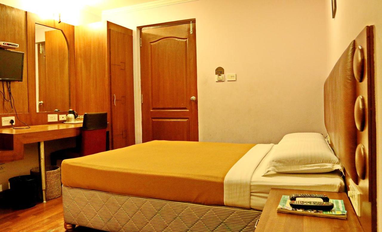 The Ocea International Hotel Bangalore Exteriör bild